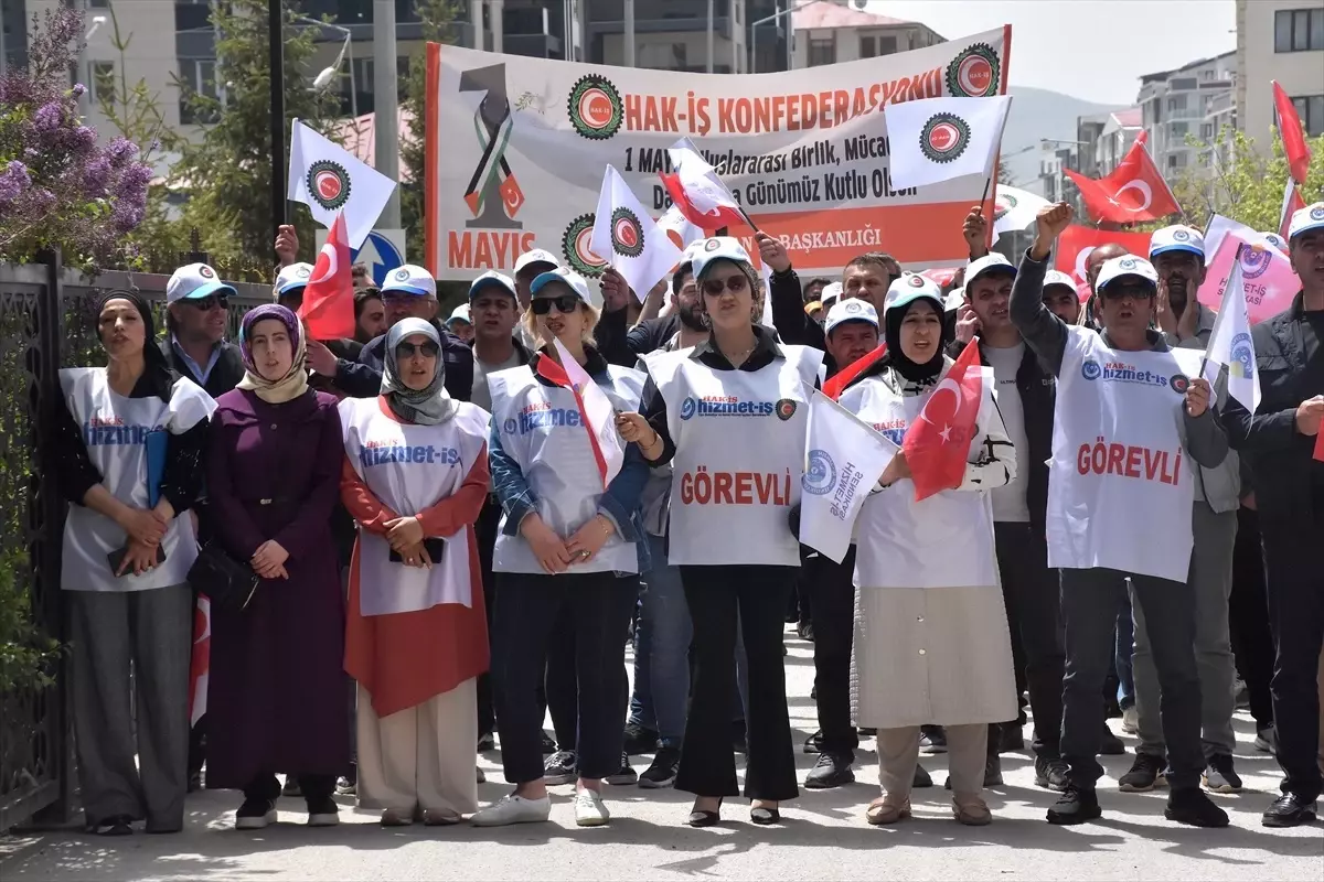 Van'da İşten Çıkarılan İşçiler 1 Mayıs'ta Eylem Yaptı
