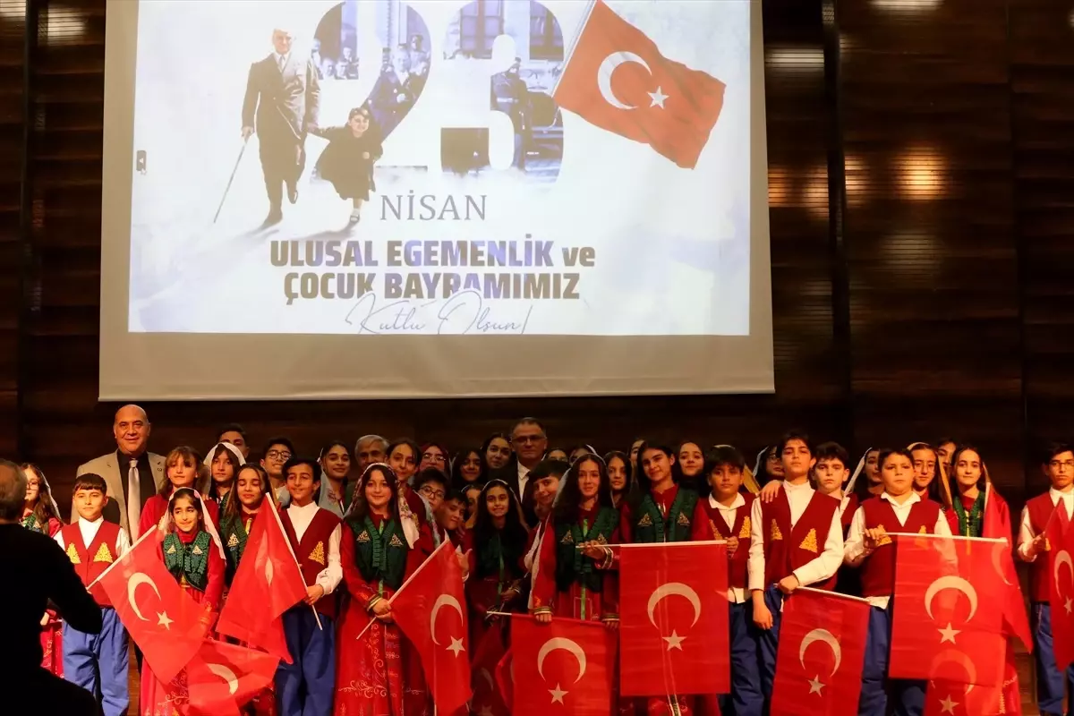 Van'da Öğrencilerden 'Kurtuluştan Kuruluşa' Oratoryosu
