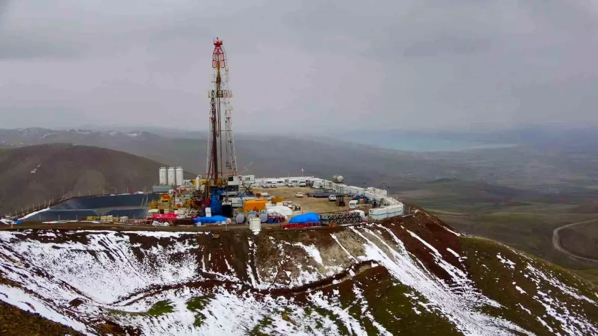 Van'da petrol arayışı: 200 tonluk dev sondaj kulesi kuruldu