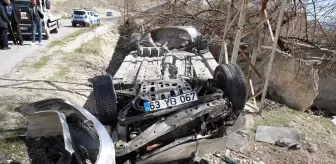 Van'da şarampole devrilen otomobilin sürücüsü ağır yaralandı