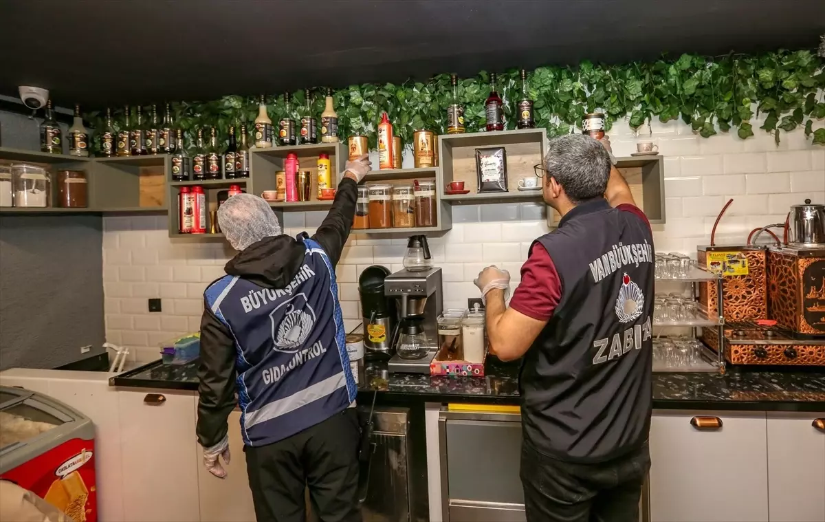 Van'da Zabıta Ekiplerinden Kafe Denetimi