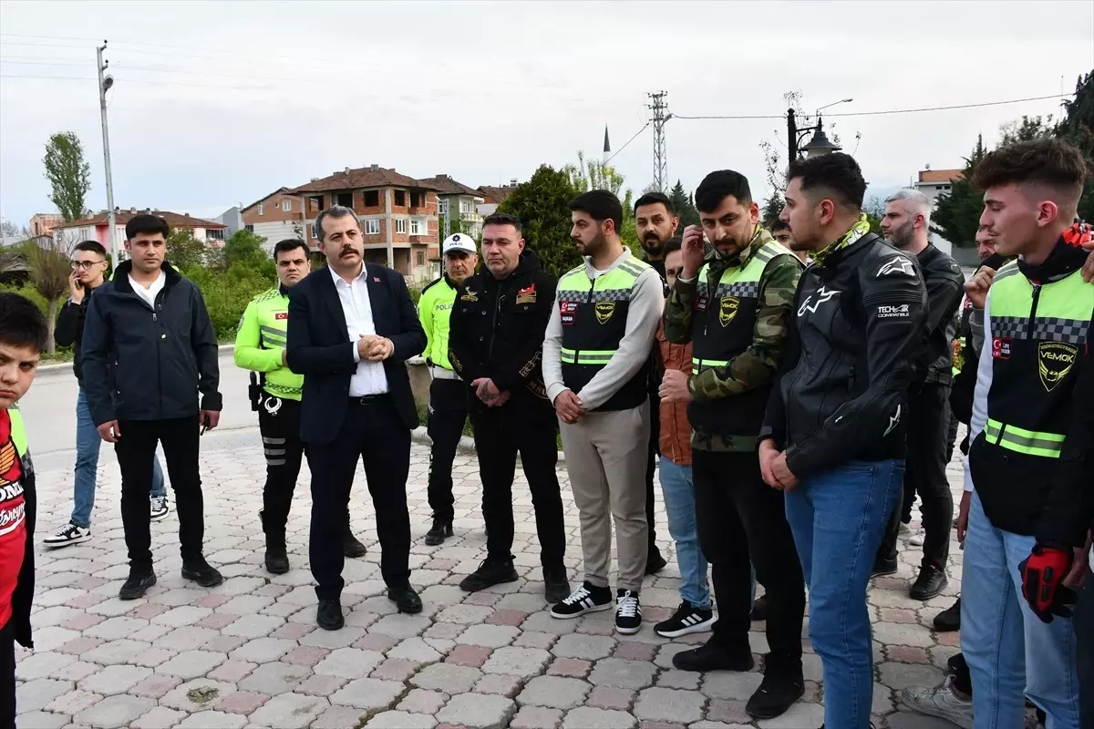 Vezirköprü'de 23 Nisan Coşkusu: Motosiklet Korteji Düzenlendi