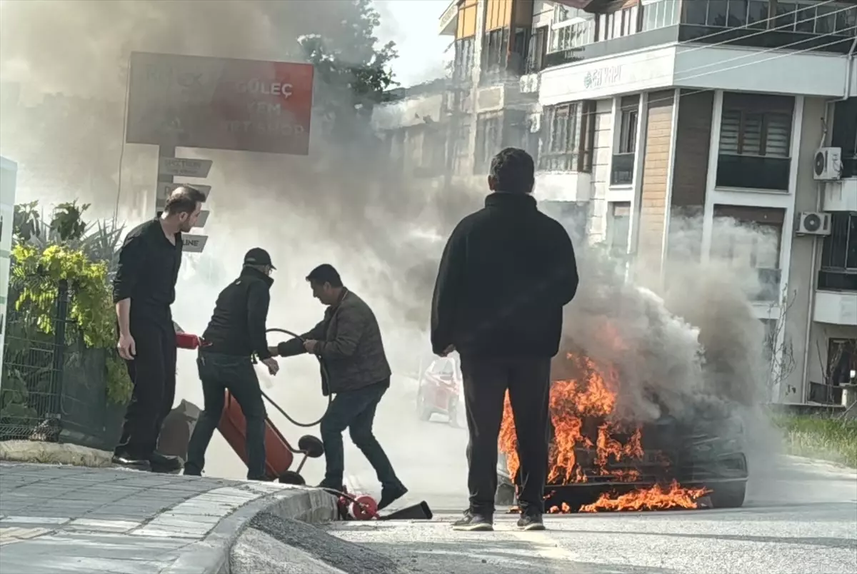 Yalova'da Seyir Halindeki Araçta Yangın Çıktı