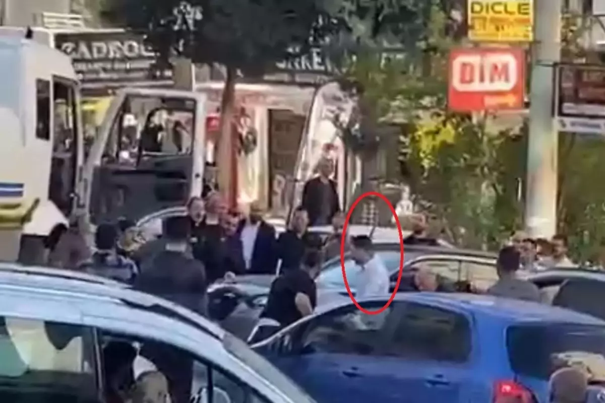 Yol kavgasında kendi sopasıyla dayak yedi