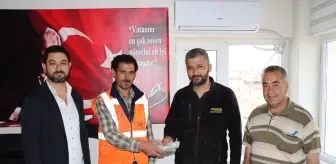 Temizlik İşçisi Bulduğu Parayı Sahibine Ulaştırdı