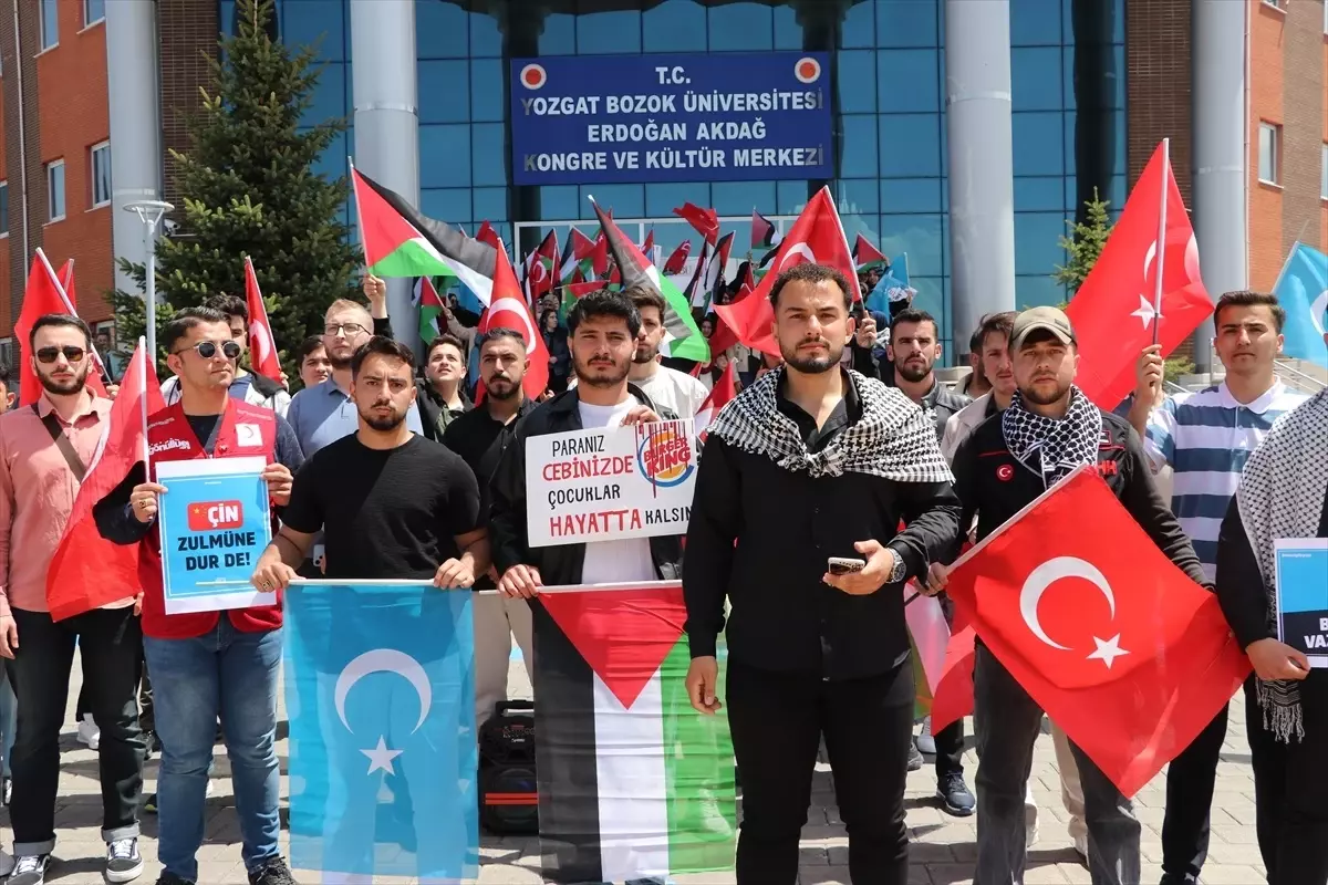 Yozgat Bozok Üniversitesi'nde Filistin ve Doğu Türkistan İçin Protesto Yürüyüşü Düzenlendi