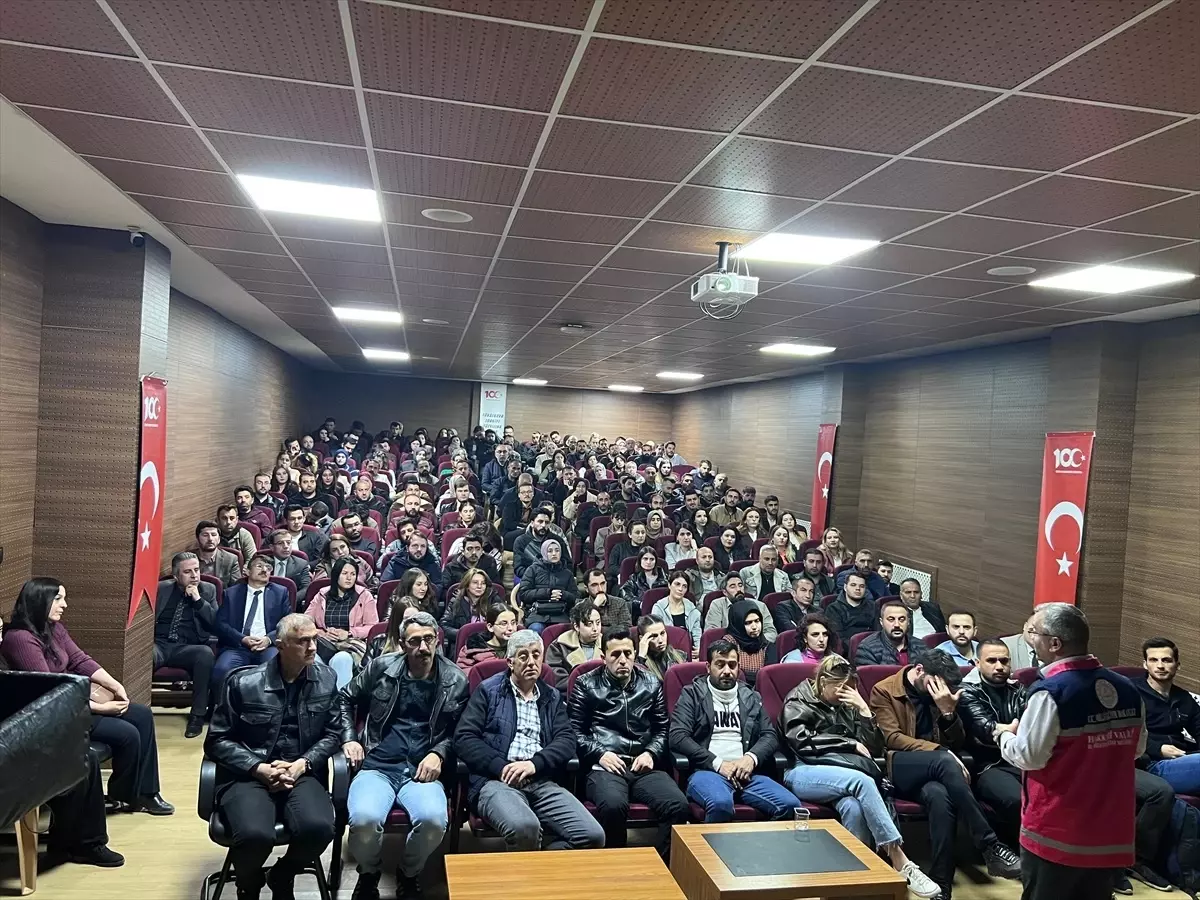 Yüksekova'da Öğretmenlere Acil Durum Eğitimi Verildi