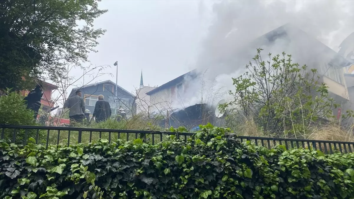 Zonguldak'ta Yangında Mahsur Kalan Yaşlı Adam Kurtarıldı