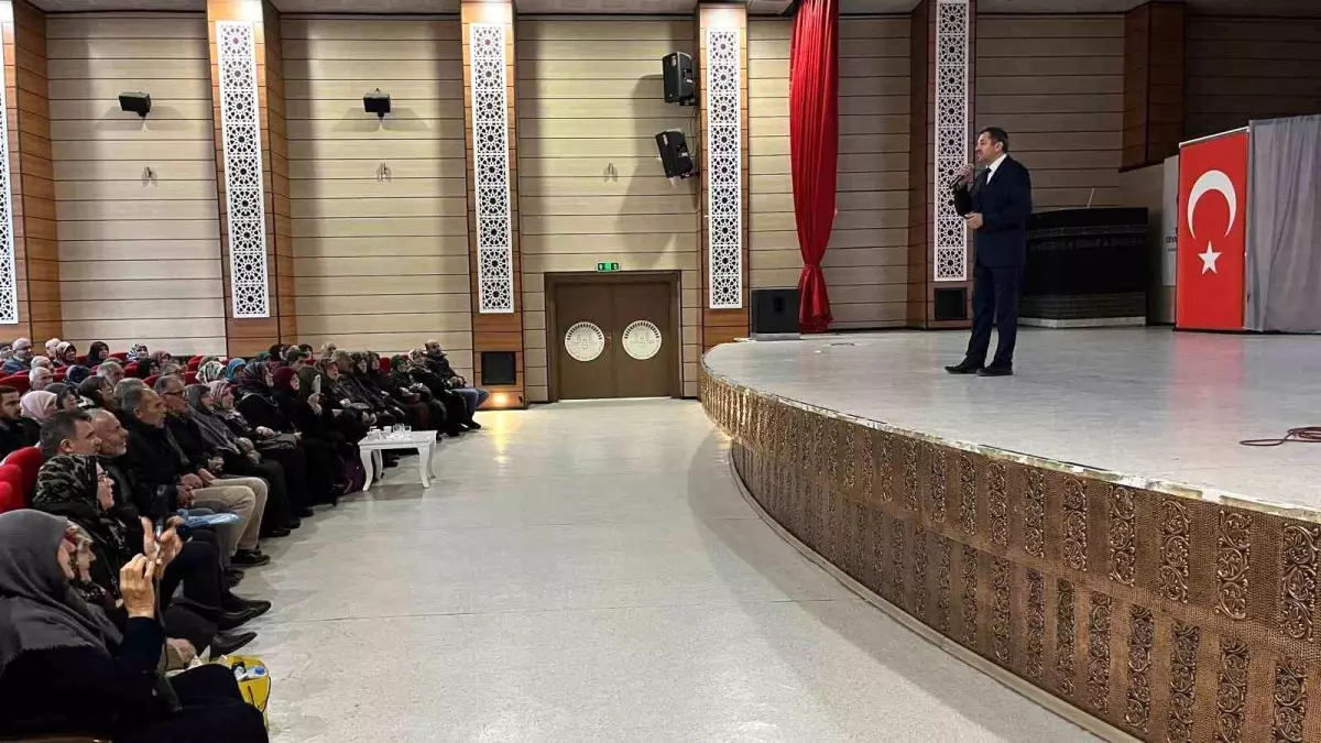 Erzincan'da Hacı Adayları İçin Hac Eğitim Semineri Düzenlendi