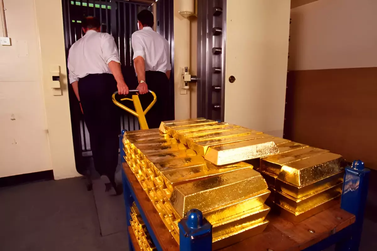 ABD merkezli yatırım bankası Citi altın tahminini yükseltti