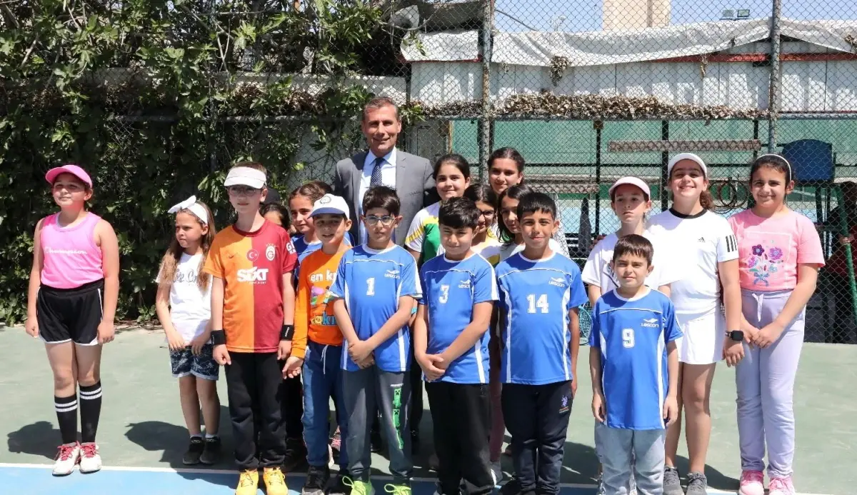 Adıyaman'da Minik Tenisçiler Kıyasıya Yarıştı