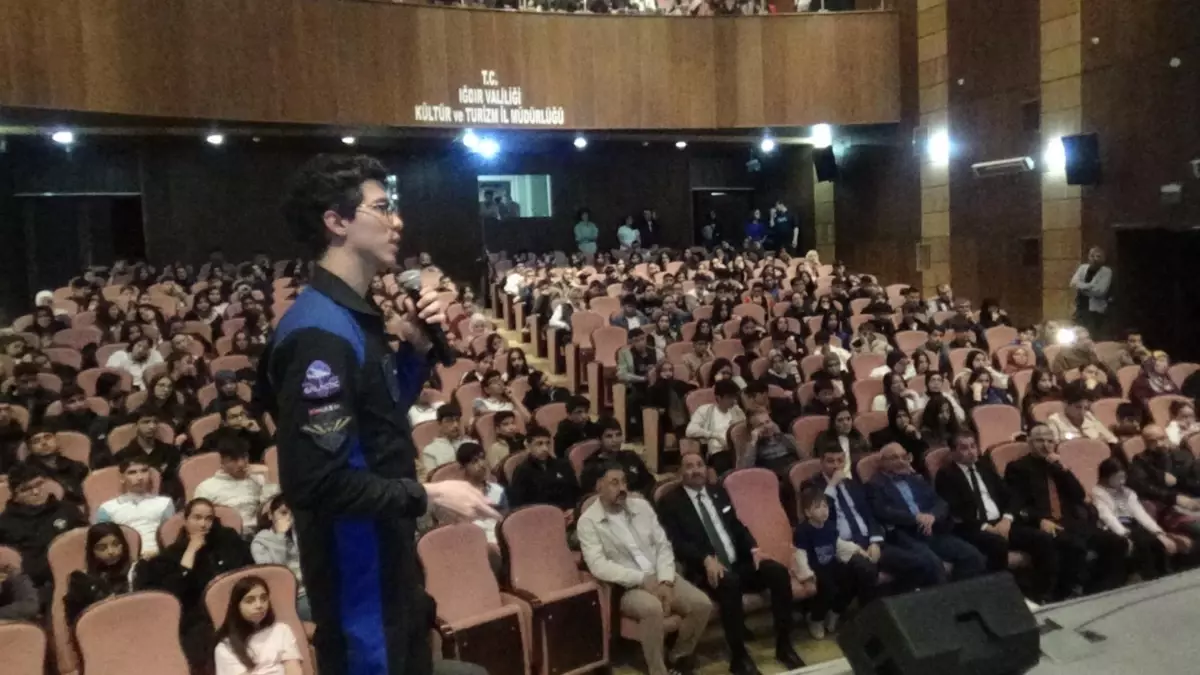 Türkiye'nin İkinci Astronotu Tuva Cihangir Atasever Öğrencilerle Buluştu