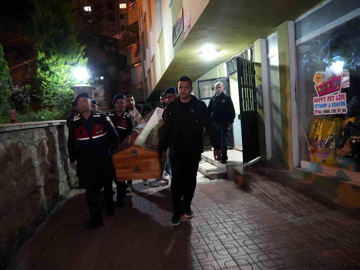 Kastamonu'da Polis Memuruna Eşini Öldürmekten Ağırlaştırılmış Müebbet Cezası