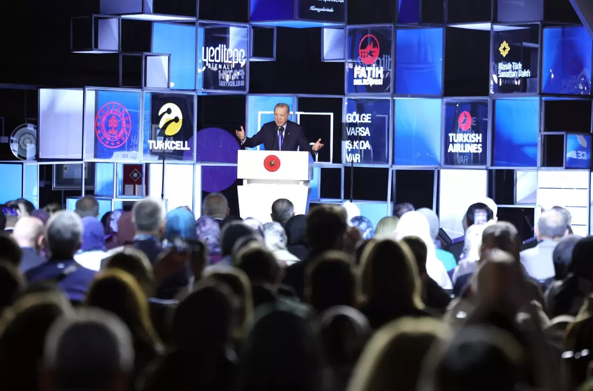Cumhurbaşkanı Erdoğan, 3'üncü Yeditepe Bienali'nin açılışına katıldı