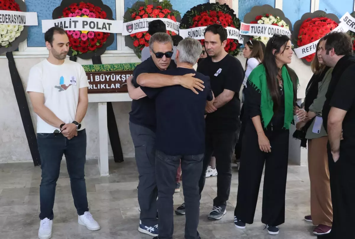 Ersun Yanal Acısını Paylaştı: Babası Ural Yanal'ı Toprağa Verdi