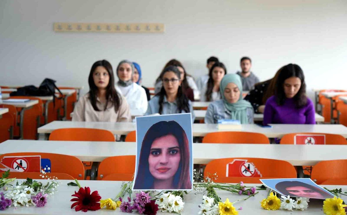 Düğün Hazırlıkları Sırasında Eşi Tarafından Öldürülen Hatice Agcakale Buzlak İçin Üniversitesinde Yas Tutuldu