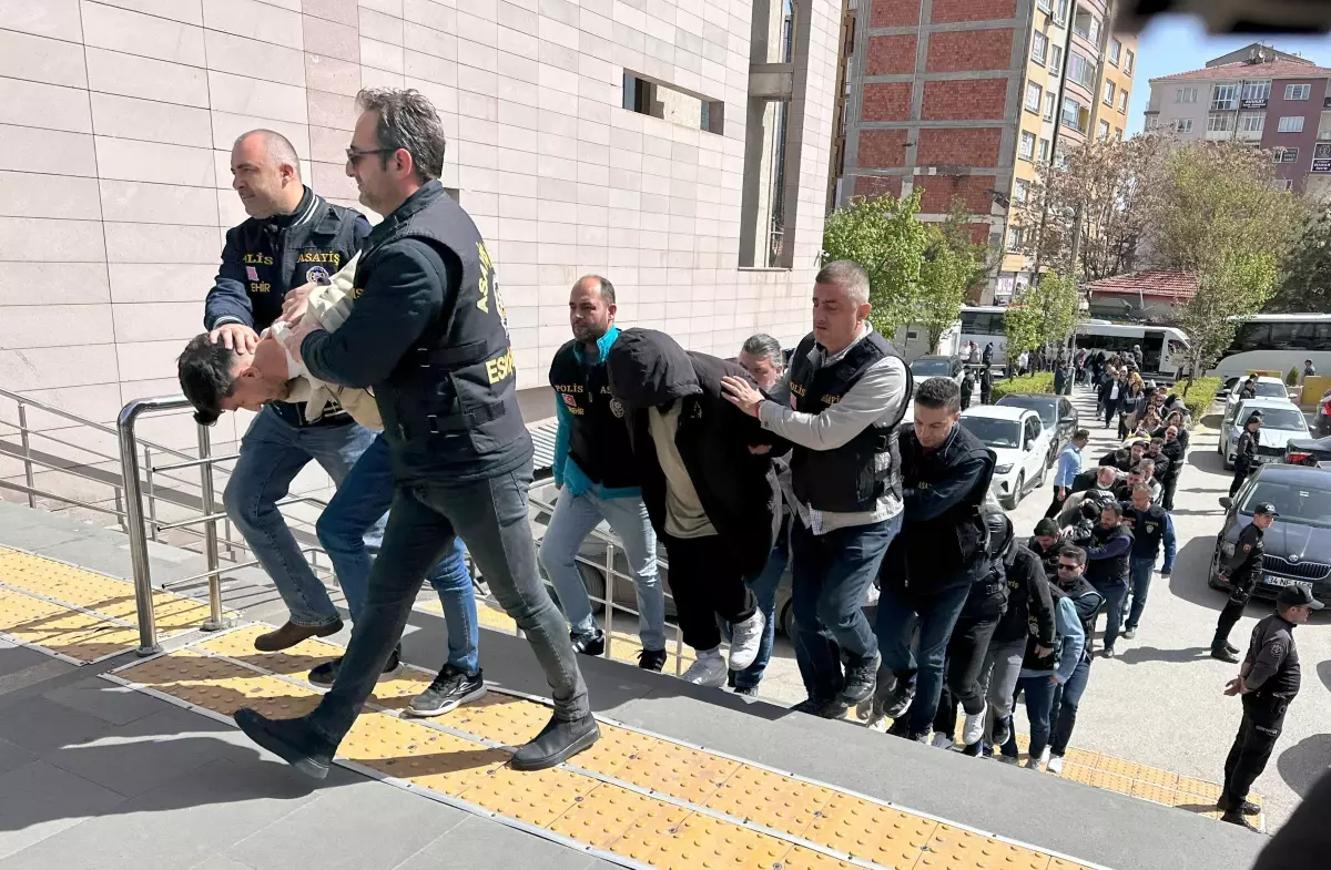 Sahte Çağrı Merkezine Baskın: 71 Şüpheli Gözaltına Alındı