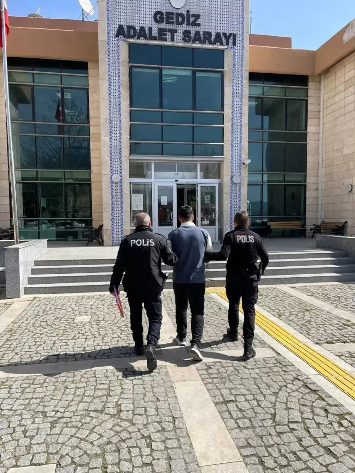 Firari Hükümlü Gediz'de Yakalandı