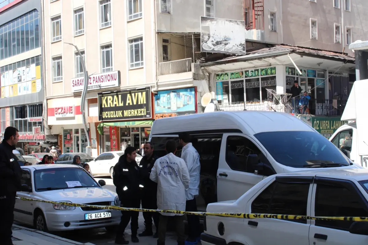 Van'da Giyim Mağazasında Silahlı Kavga: 1 Ölü, 4 Yaralı