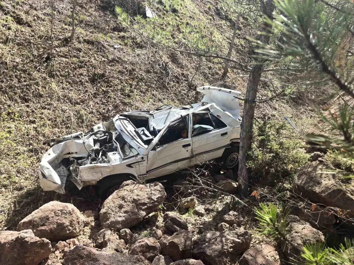 Kütahya'da Otomobil Şarampole Yuvarlandı: 1 Yaralı