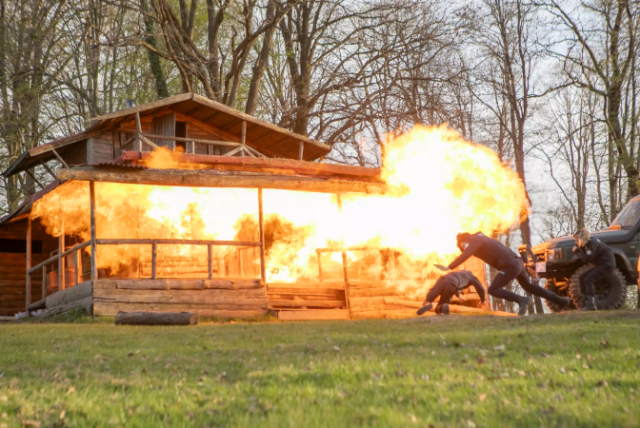 Hüsnü, çocukları için kendini feda ediyor! Hüsnü öldü mü? Arka Sokaklar bu akşam var mı? Arka Sokaklar son bölüm kesintisiz, full, HD izle!