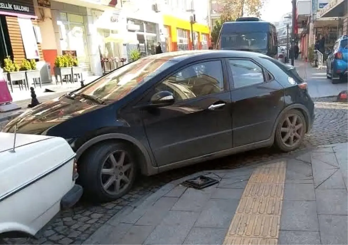Aydın'da Kaldırım İşgalleri Engellilerin Hayatını Zorlaştırıyor