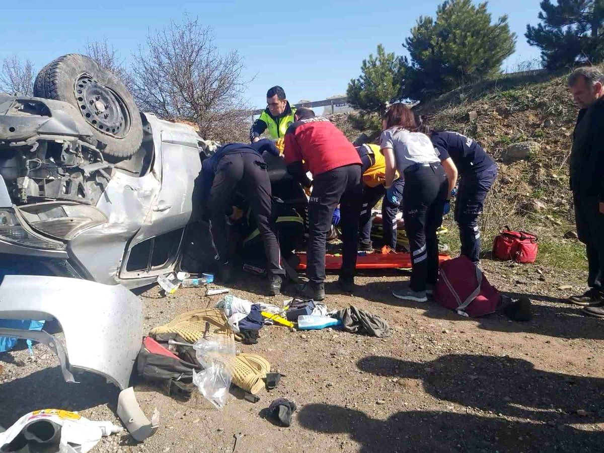 Bolu'da Takla Atan Otomobilde Sürücü Yaralandı