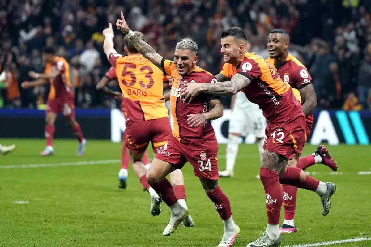 Lucas Torreira, Galatasaray ile 3. Golünü Attı