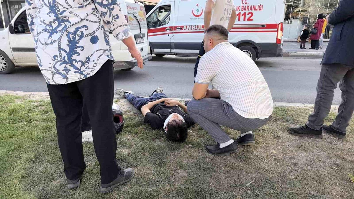 İnegöl'de Motosiklet Kazası: Genç Sürücü Yaralandı