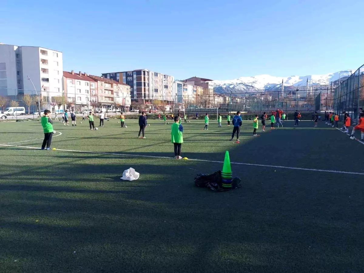 Muş'ta Genç Yetenekler Futbol Kurslarıyla Yetişiyor