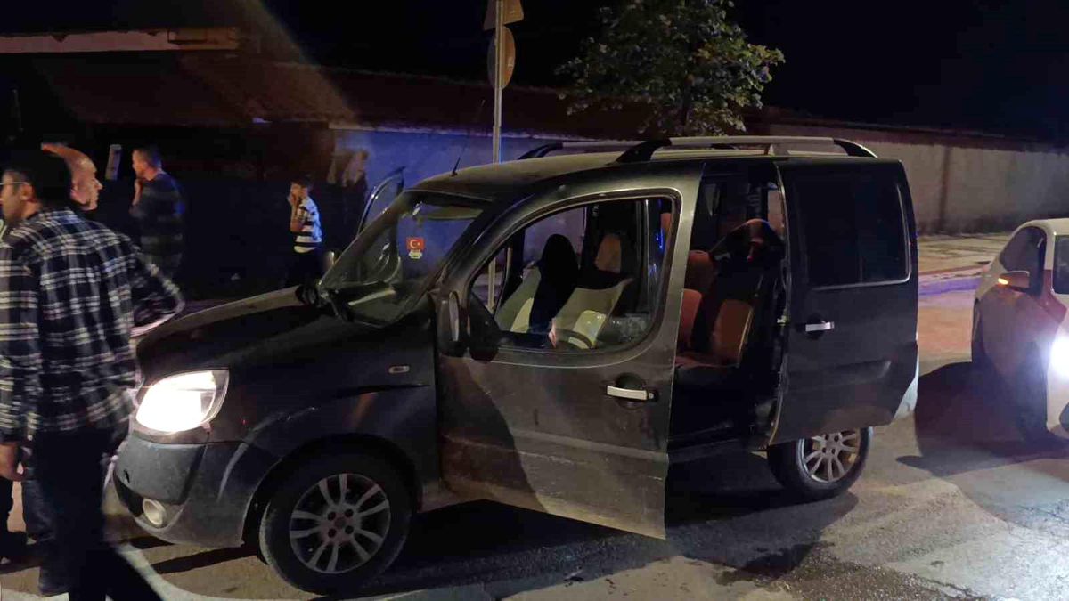 İnegöl'de Seyir Halindeki Araca Silahlı Saldırı: Sürücü Ağır Yaralı