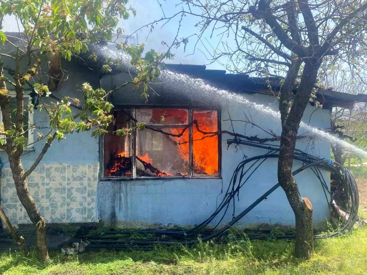 Balıkesir'de Ev Yangını Paniğe Neden Oldu