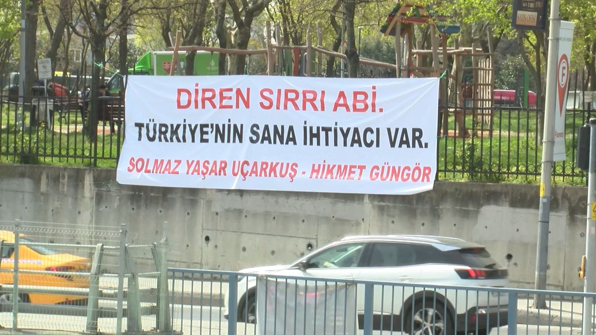 Sırrı Süreyya Önder'e Hastanede Destek Pankartları Asıldı