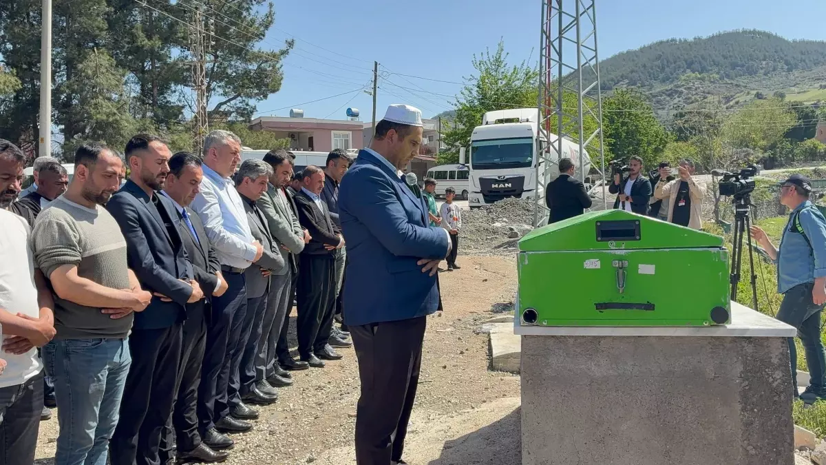 7 Yaşındaki Cumali Timi'nin Cenazesi Toprağa Verildi