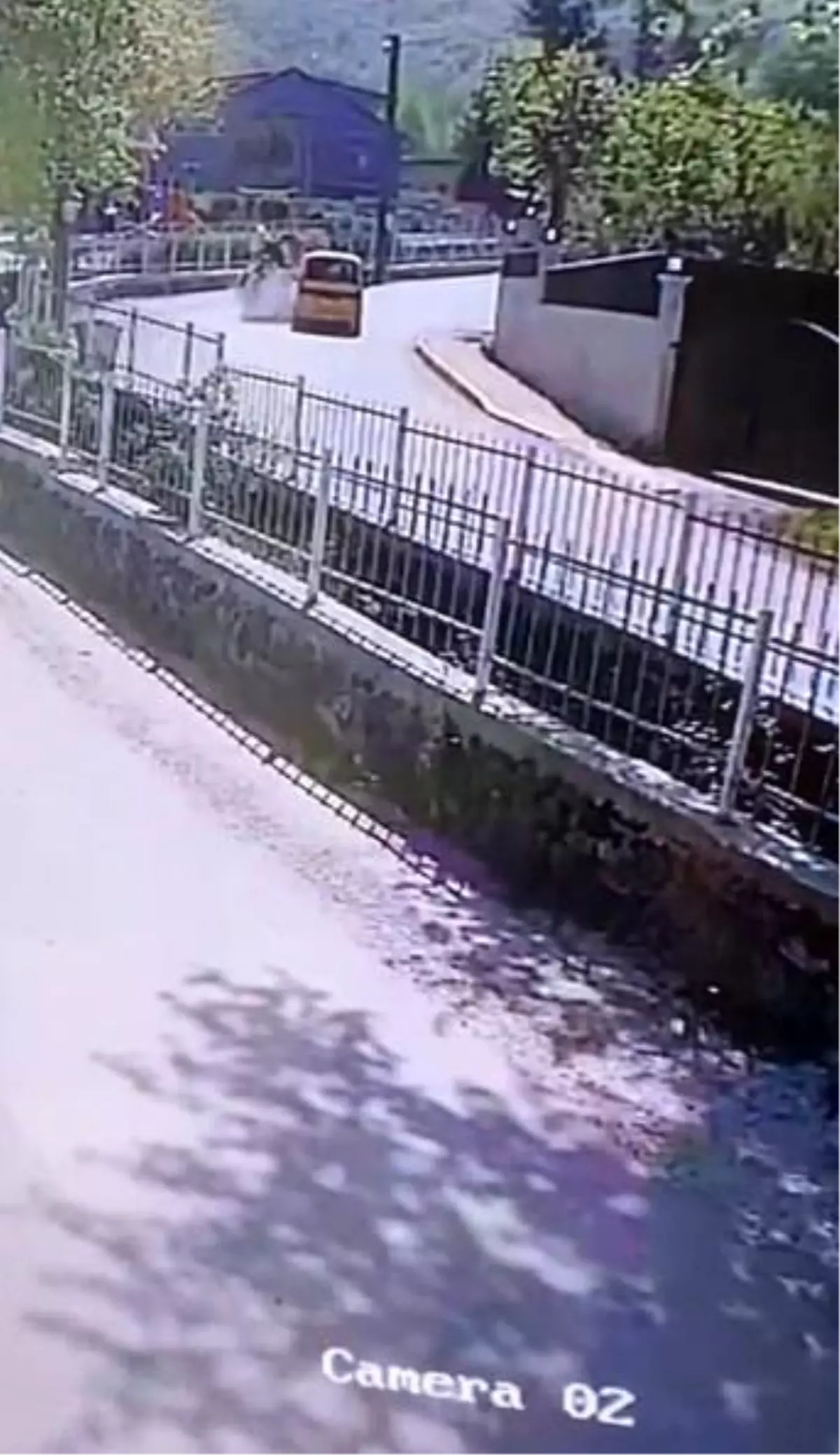 Kartepe'de Motosiklet ile Taksi Kafa Kafaya Çarpıştı: 1 Ağır Yaralı