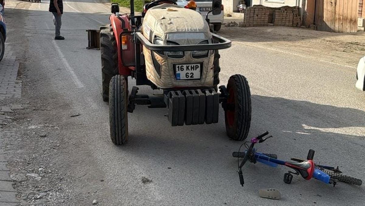 Bursa'da Bisikletli Çocuğa Traktör Çarptı