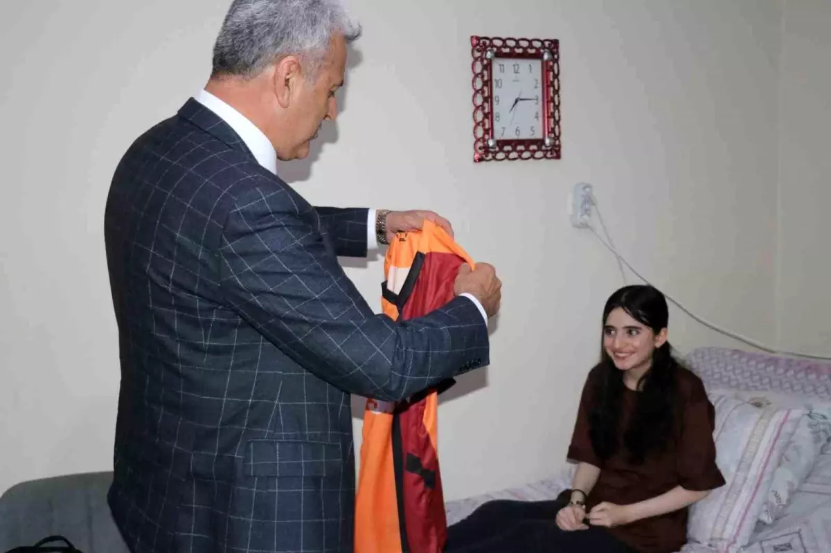 Van'da Galatasaraylı engelli kızın hayali gerçek oldu