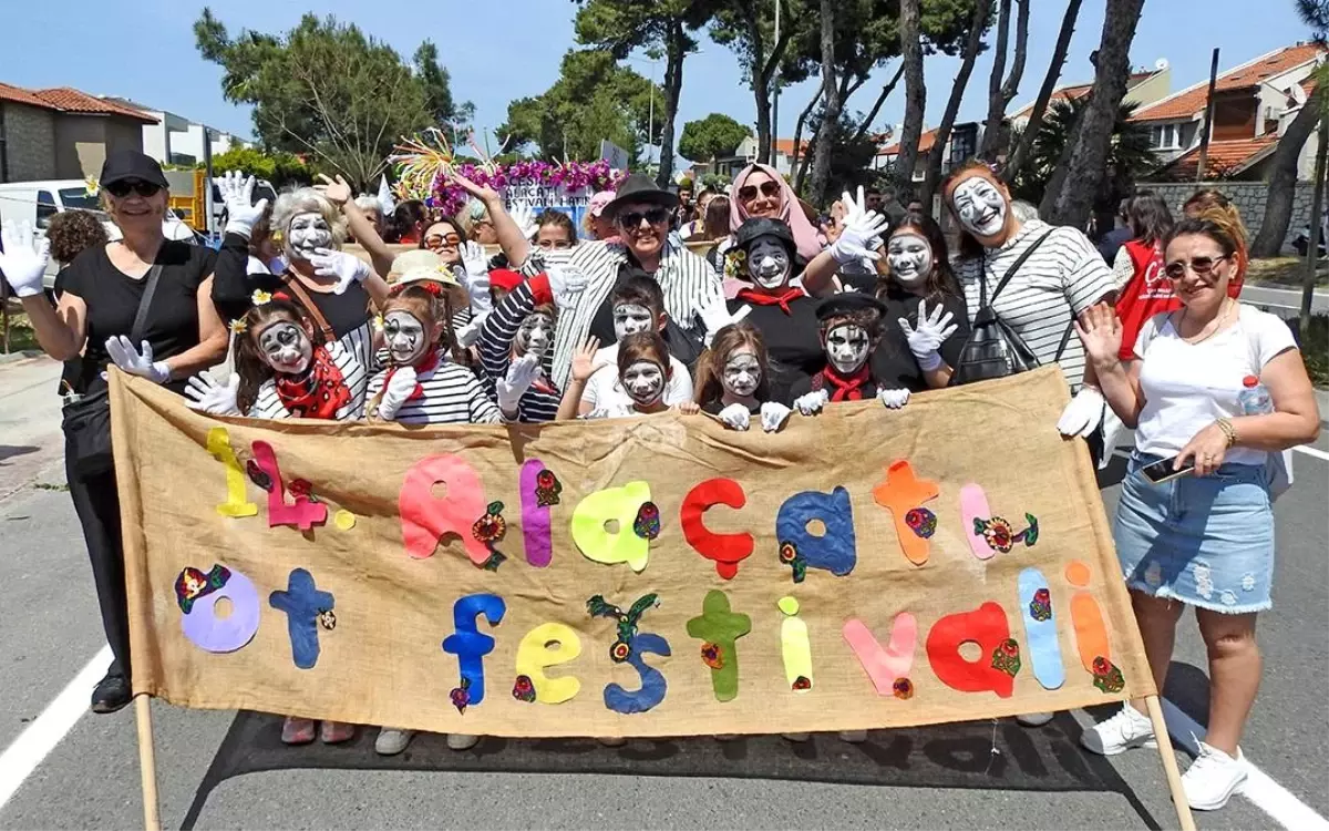 14. Alaçatı Ot Festivali Renkli Görüntülerle Devam Ediyor
