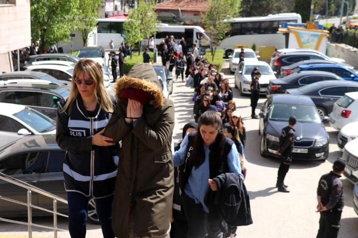 Eskişehir'de 24 İlde Düzenlenen Operasyonda 71 Şüpheli Dolandırıcılıktan Yakalandı
