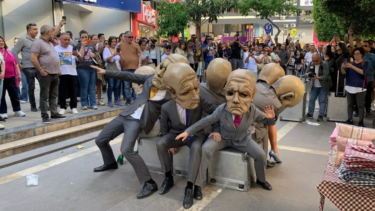 Polonya KTO Tiyatrosu Adana'da Diyalogsuz Performansla Büyüledi