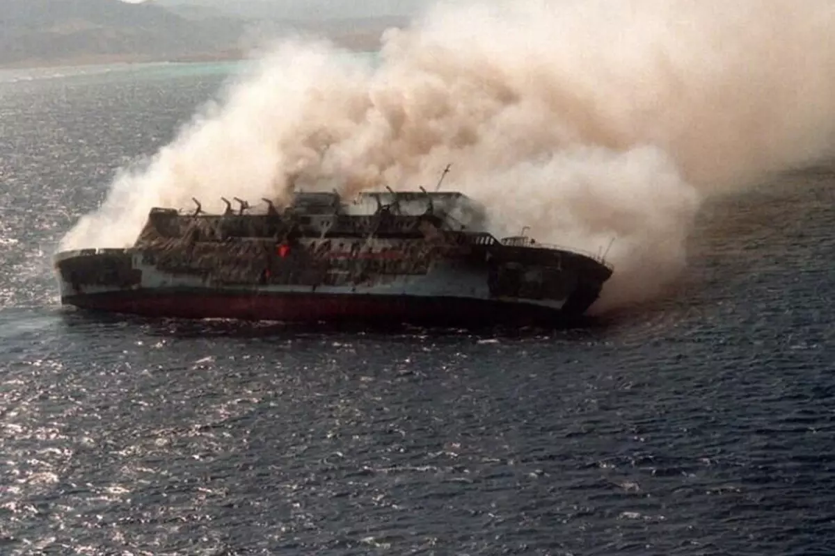 Ahşap teknede yangın faciası: 148 ölü, 100 kayıp