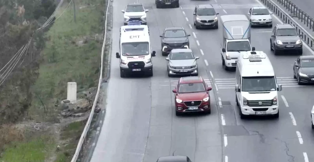 İstanbul'da Emniyet Şeridi İhlali Yapan 30 Sürücüye 278 Bin TL Ceza