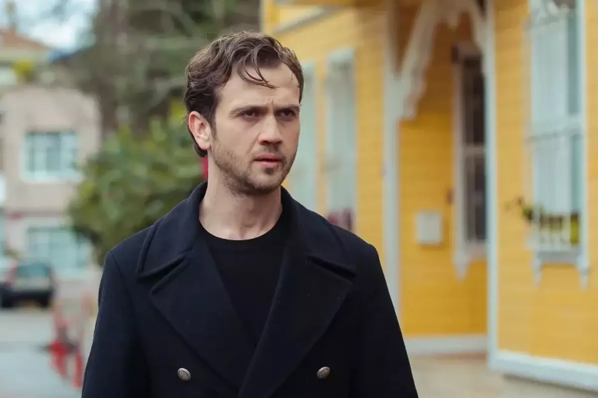 Ayağı kırılan Aras Bulut İynemli'den hastane paylaşımı