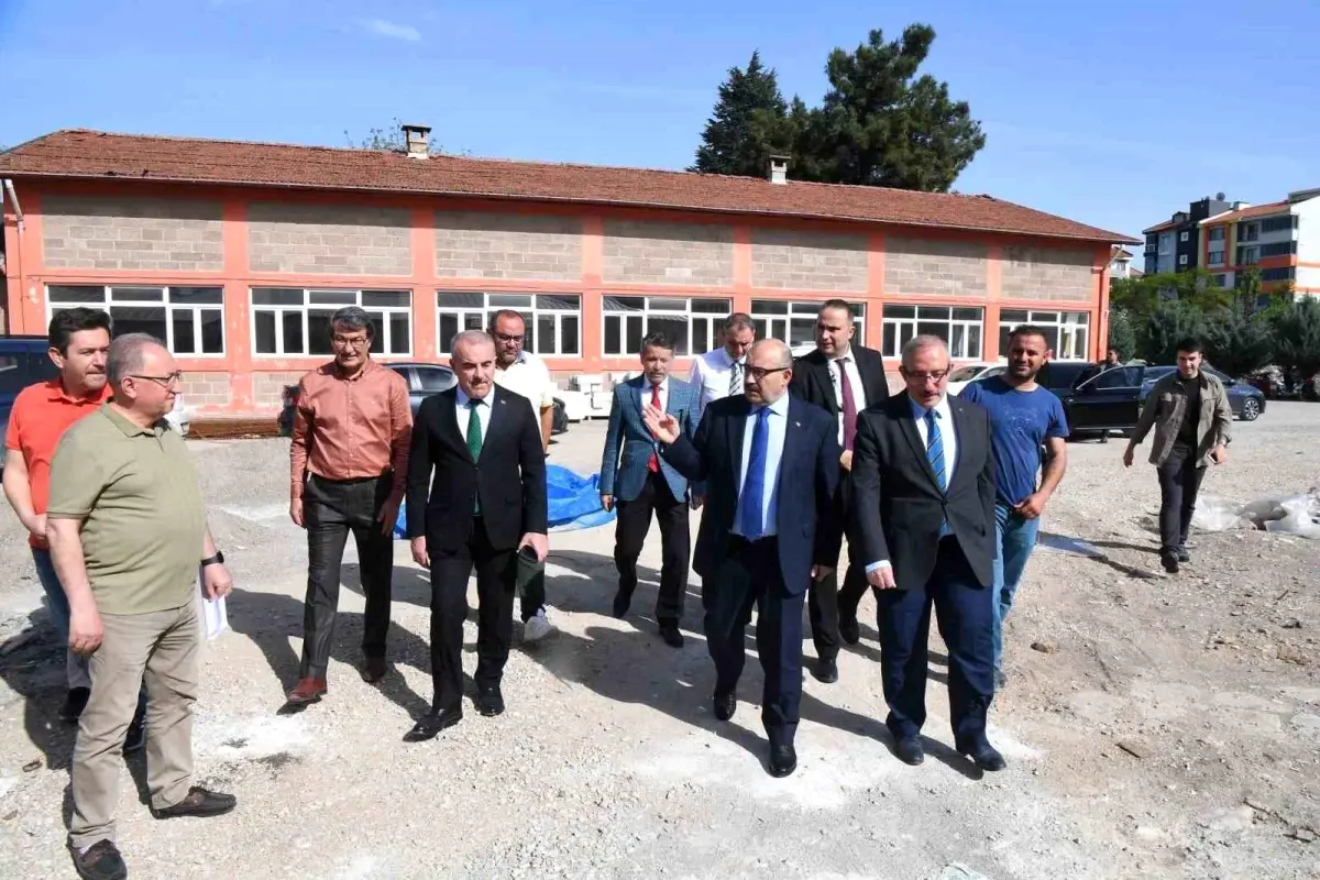 Vali İsmail Ustaoğlu, Balıkesir'de Okul İnşaatlarını Denetledi