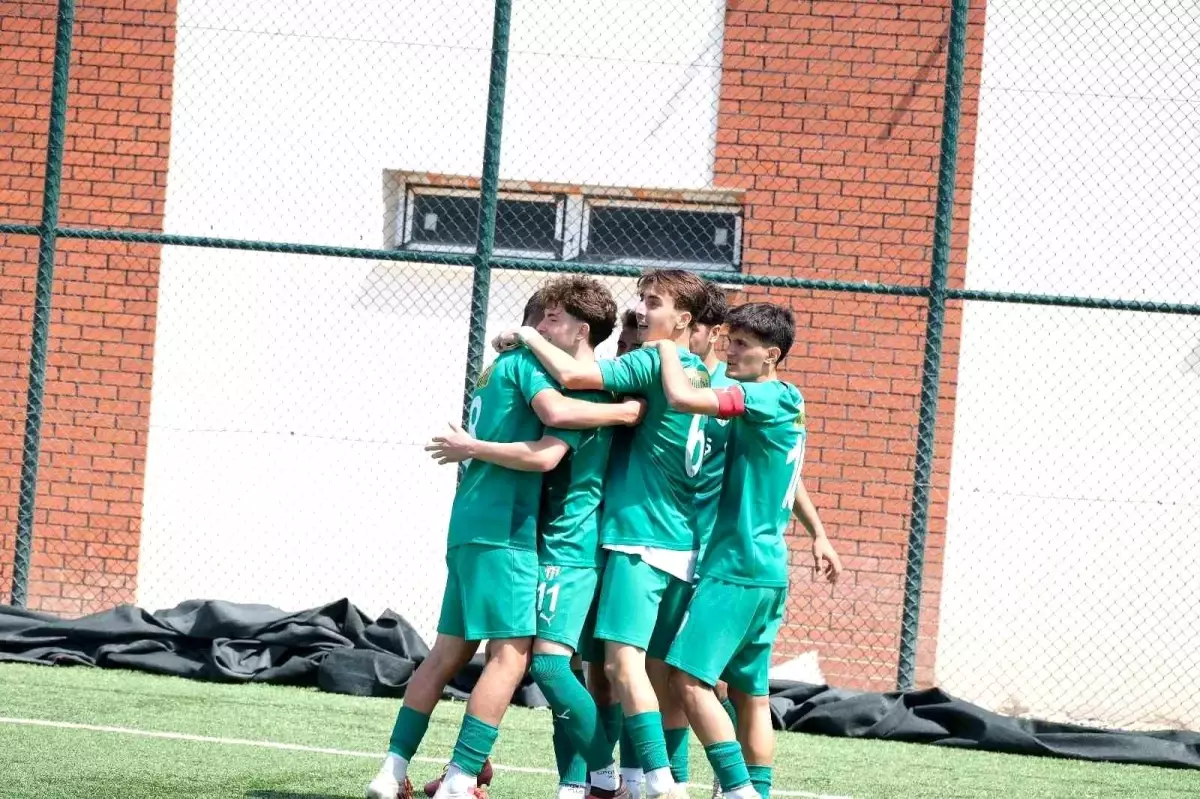 Bursaspor U19 Takımı Şampiyonluğunu Garantiledi