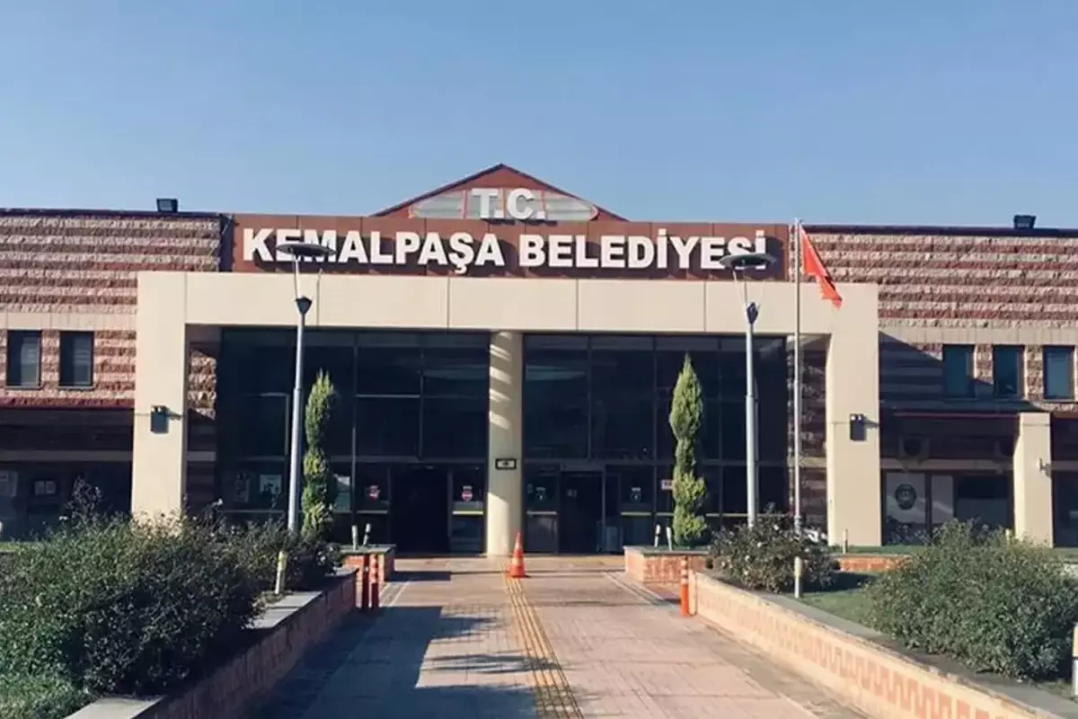 CHP'li Kemalpaşa Belediyesi'ne yönelik usulsüzlük operasyonunda 2 tutuklama