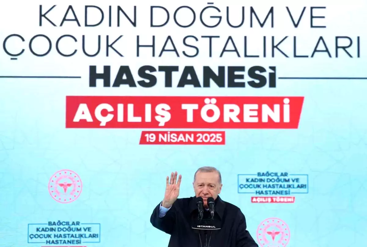 Cumhurbaşkanı Erdoğan: 'Ana muhalefetin genel başkanının yüzü kızarması gerekirken sağa sola siyasi ahlak dersi vermeye kalkıyor'
