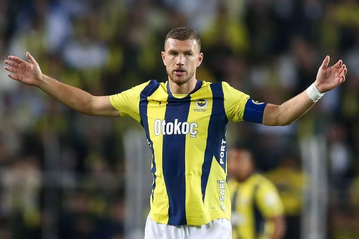Edin Dzeko, Fenerbahçe'den ayrılıyor! Yeni adresine çok şaşıracaksınız