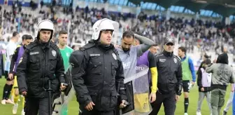 Erzurumspor FK-İstanbulspor maçında olay çıktı! Polisler sahaya girmek zorunda kaldı