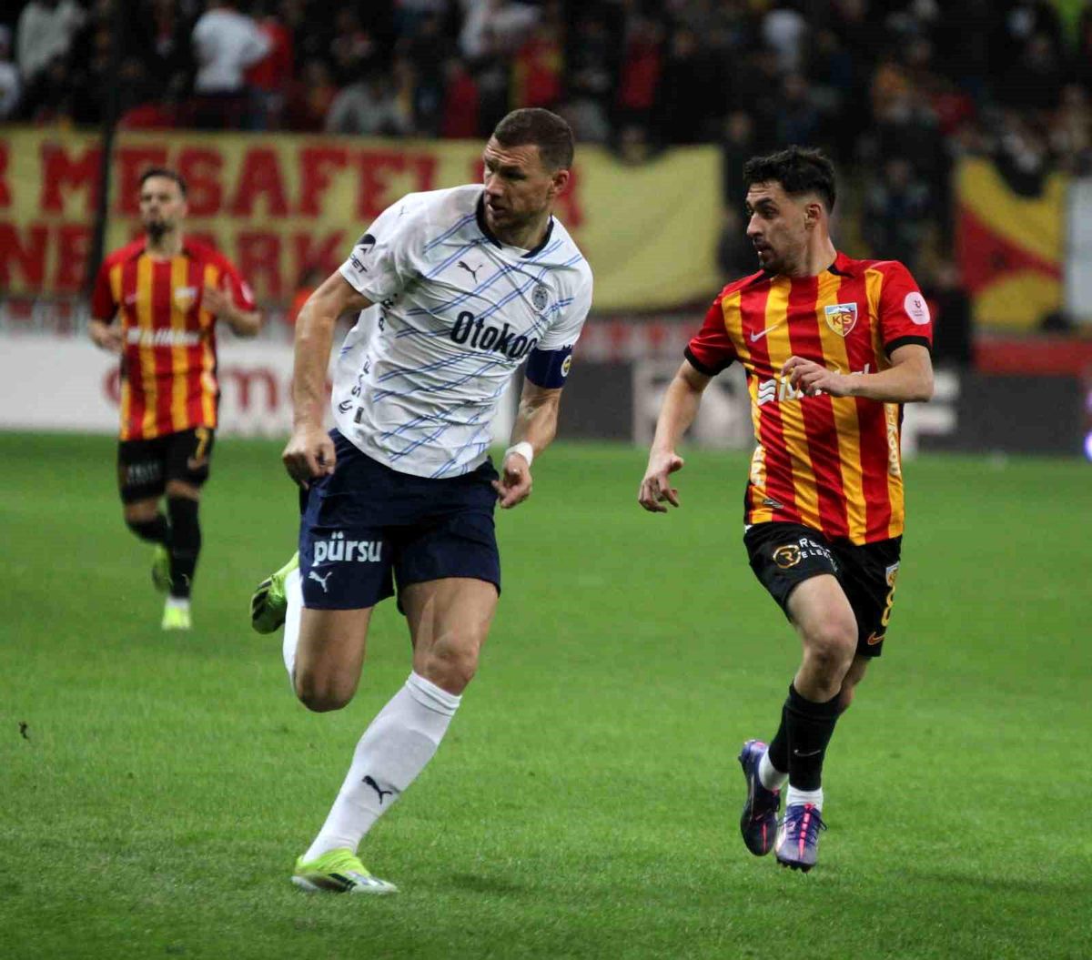 Fenerbahçe, Kayserispor ile Şampiyonluk Yarışı İçin Mücadele Edecek